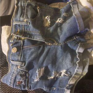Size 0 Levi’s shorts worn once